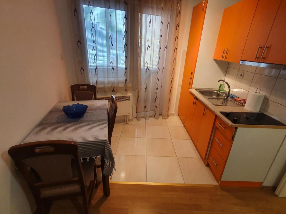 Stan Na Dan Prnjavor, Gajba U Centru Daire Dış mekan fotoğraf